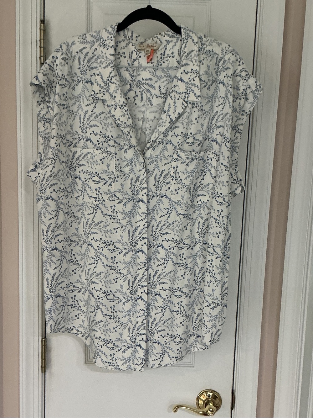 JACHS Girlfriend White Button-Down Top with Blue Floral Print